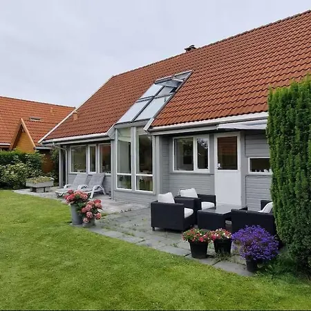 וילה Luxury Scandinavian 3-Bedroom House Near Ons With Parking *